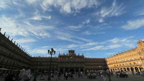Spanien-Salamanca-Plaza-Bürgermeister-Mit-Wolken