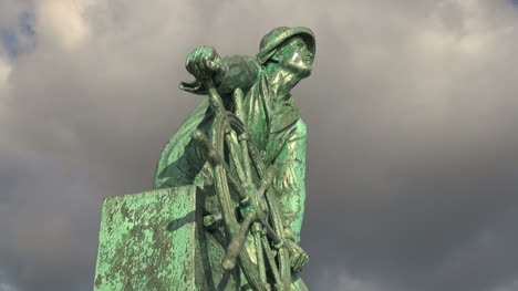 Massachusetts-Gloucester-fisherman-statue-closeup-timelapse-sx