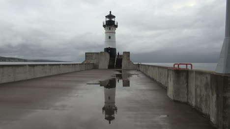 Duluth-lighthouse-reflections