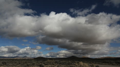 Nevada-Wolken-In-Einem-Zeitraffer-Des-Blauen-Himmels