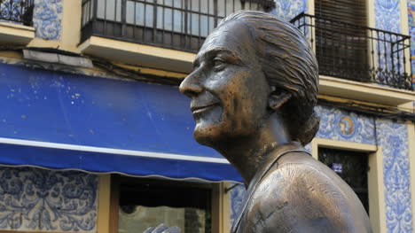 España-Extremadura-Mercado-De-Cáceres-Mujer-Vendedor-De-Papel-Estatua