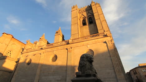 Spanien-Avila-Kathedrale-Turm-Und-Löwe