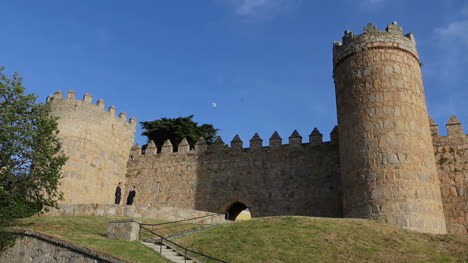 España-Puerta-De-Ávila-En-Las-Paredes