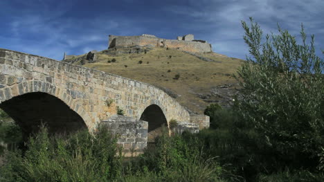 Spanien-Kastilien-Burgo-De-Osma-Burg-Und-Brücke