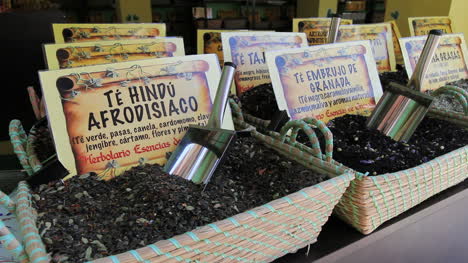 Granada-spices-in-baskets