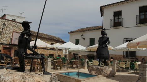 La-Mancha-El-Tobasco-Statues