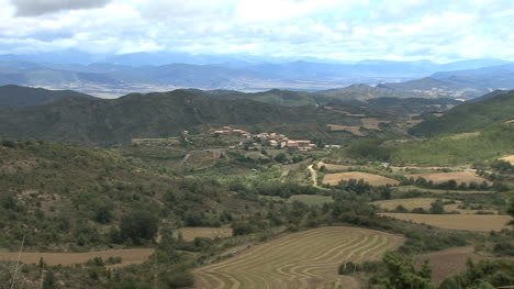 Spain-Pyrenees-village-3a-zooms-in