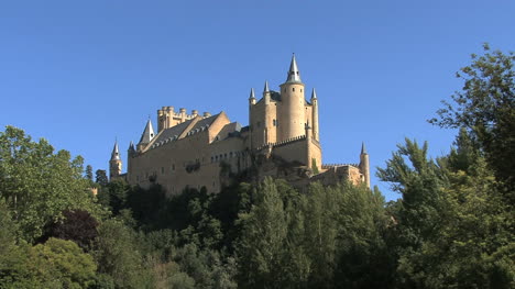 Segovia-Schloss-Mit-Vogel-I