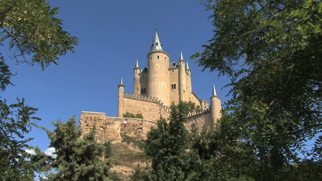 Segovia-Schloss-Gegen-Blauen-Himmel