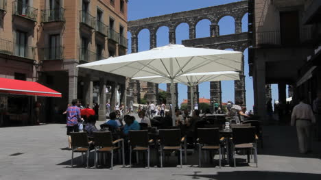 Umbrella-over-the-tables-of-a-sidewalk-cafe-in-Segovia-Spain