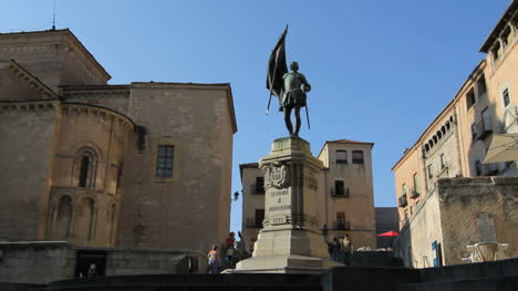 Estatua-De-Juan-Bravo-Segovia