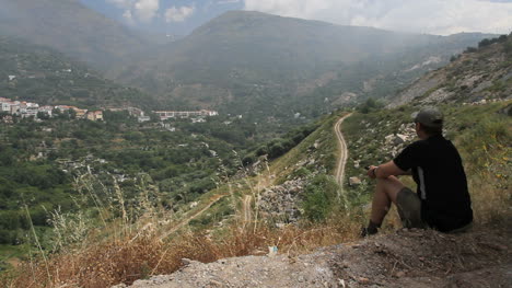 Spanien-Sierra-Nevada-Mann-Auf-Einem-Hügel-In-Den-Alpujarra-4