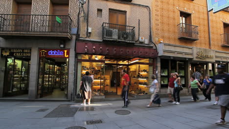 Segovia-shoe-store-time-lapse-1