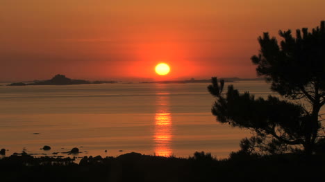 España-Galicia-Atardecer-Sobre-El-Agua