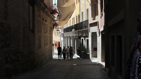 Spanien-Toledo-Paar-In-Straße