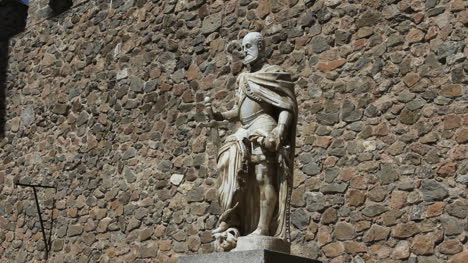 Toledo-Carlos-1-Nähere-Statue