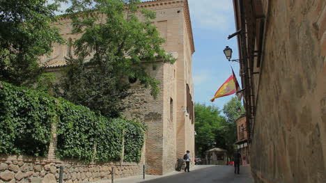 Toledo-Jewish-quarter-with-flag