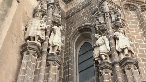 Toledo-Figuren-San-Juan-De-Los-Reyes-Kirche-Q