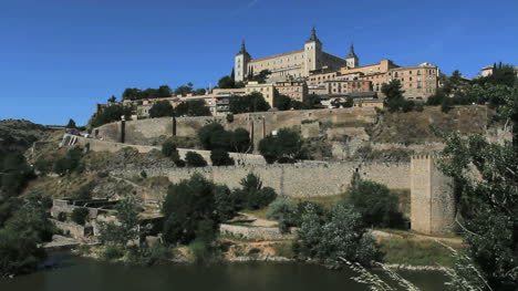 Toledo-view-of-Alcazar-2