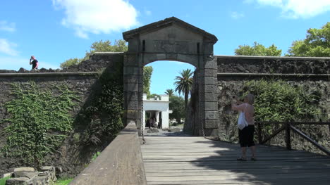 Uruguay-Colonia-del-Sacramento-gate