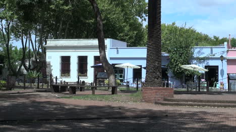 Uruguay-Colonia-Del-Sacramento-Park-Und-Häuser