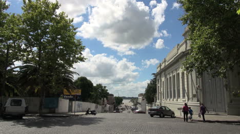 Uruguay-Colonia-street-to-rivers