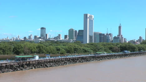 Buenos-Aires-harbor-with-skyline-p1