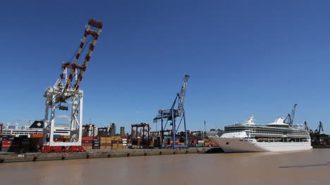 Hafen-Von-Buenos-Aires-Mit-Schiff
