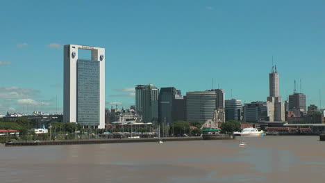 Hafen-Von-Buenos-Aires-Mit-Hohen-Gebäuden