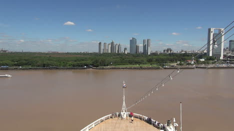 Skyline-Von-Buenos-Aires-Vom-Schiff-Aus