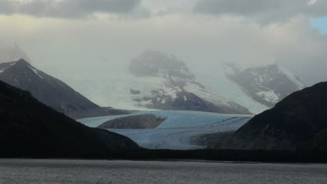 Patagonien-Beagle-Kanal-Blick-Auf-Die-Gletschergasse