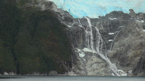 Patagonien-Beagle-Kanal-Glacier-Alley-Wasserfall