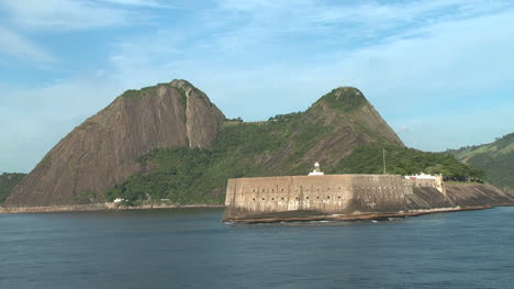 Rio-fort-and-mountains