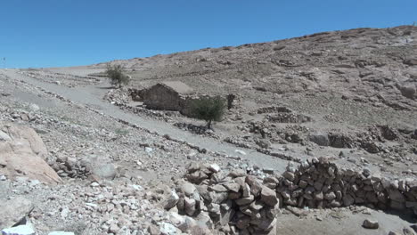 Chile-Atacama-Valle-de-Jere-stone-wall-and-house-2a