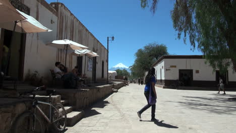 San-Pedro-De-Atacama-Straße-Mit-Mädchen