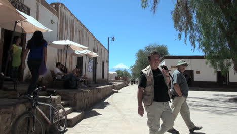 Calle-San-Pedro-De-Atacama-Con-Hombre
