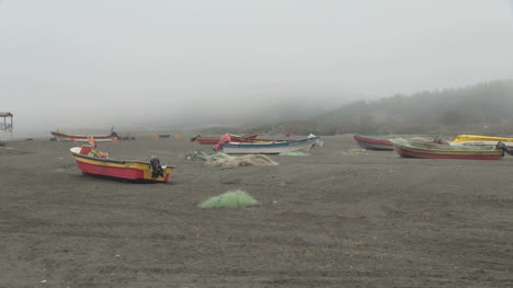 Chile-Bacalemu-Boote-Auf-Sand
