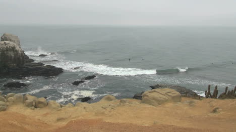 Chile-Punta-Lobos-surfers