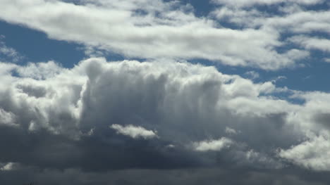 Nube-En-Forma-De-Barril-Patagonia