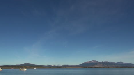Puerto-Natales-Boote-Und-Himmel-S