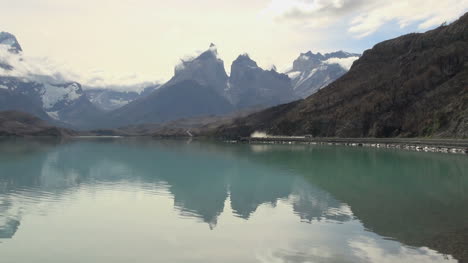 Torres-Del-Paine-See-Pehoe-S13