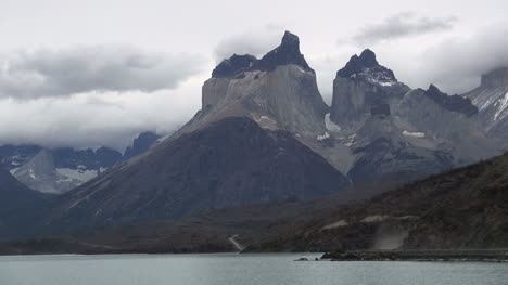 Torres-Del-Paine-Lago-Pehoes-31