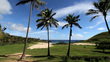 Anakena-Strand-Und-Palmen-Auf-Der-Osterinsel