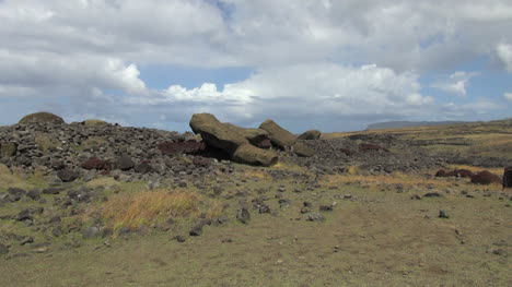 Osterinsel-Akahanga-Gestürzter-Moai-Zoom-2