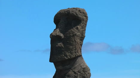 Isla-De-Pascua-Ahu-Hanga-Kio&#39;e-Cabeza-Con-Enchufes-Sombreados-2