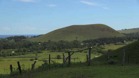 Easter-Island-Puna-Pau-green-cinder-cone-and-meadow-12
