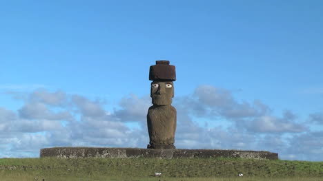 Easter-Island-Ahu-Ko-Te-Riku-moai-against-cloud-band-zoom-in-4b
