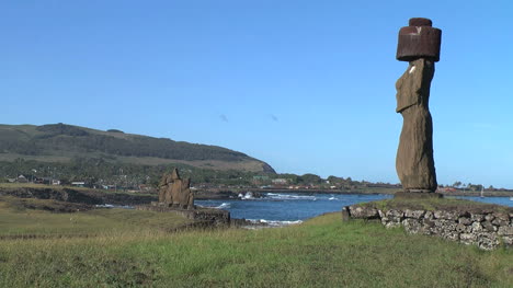 Easter-Island-Tahai-Complex-single-profile-and-group-moai-on-cove-6c