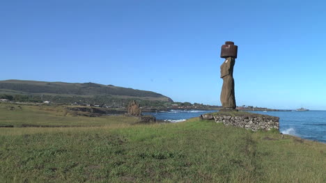Easter-Island-Ahu-Ko-Te-Riku-moai-profile-with-hat-6a