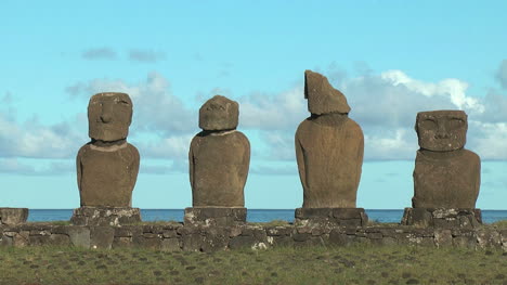 Osterinsel-Ahu-Vai-Ure-Abwechslungsreiche-Gruppe-Moai-10a